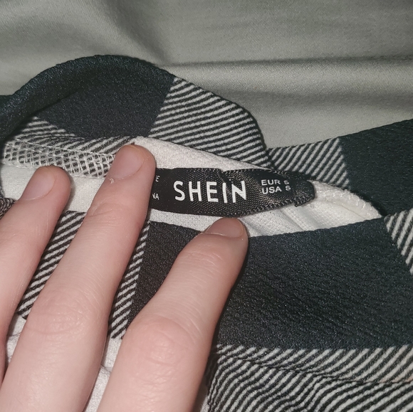Shein Checkered Mock-Neck Crop - Picture 3 of 3